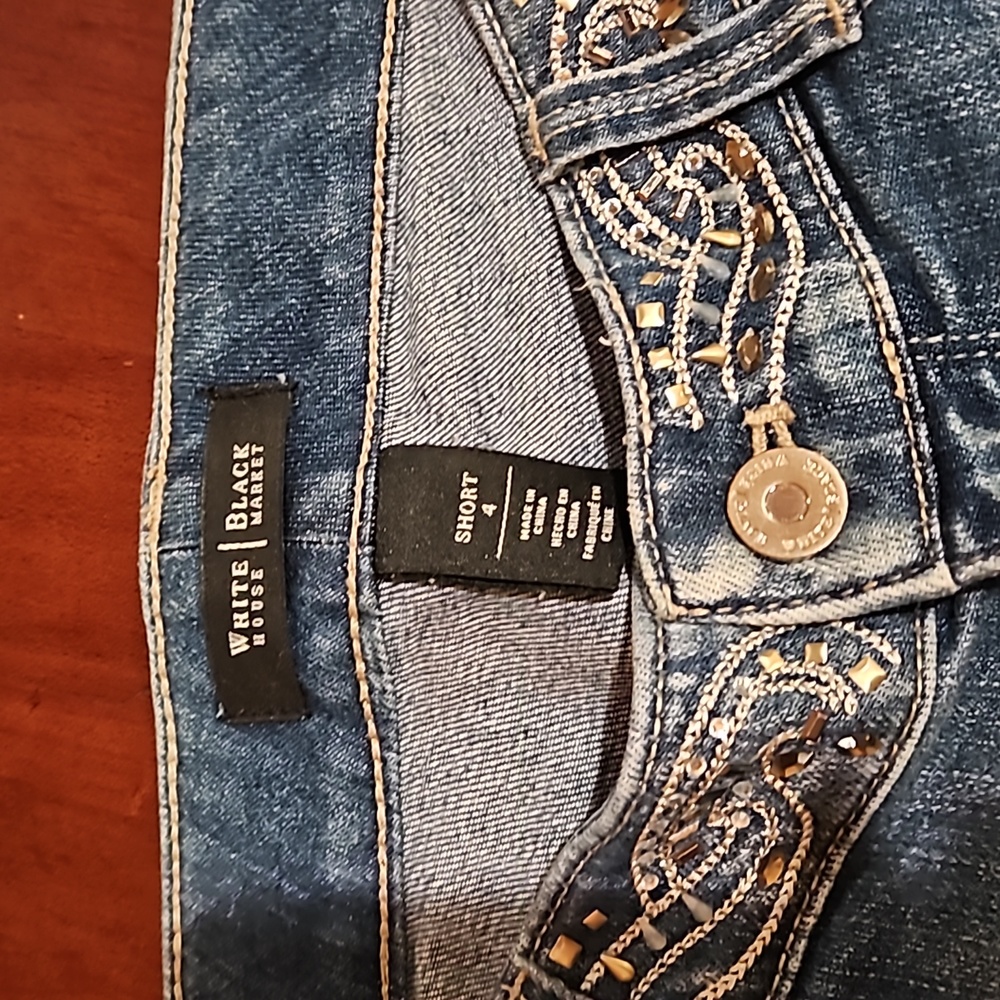 Shorts - Picture 4 of 5